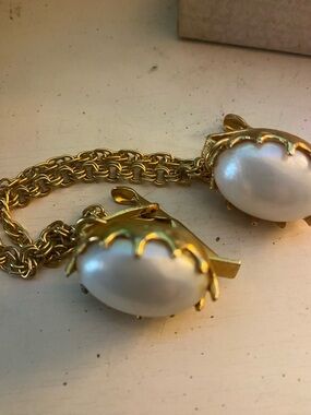 (BB1A) Vintage Mid Century Gold-Tone Settings With Moonstone Sweater Clip